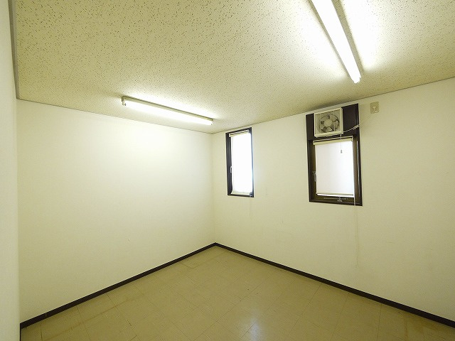 アルファ林小路の内装