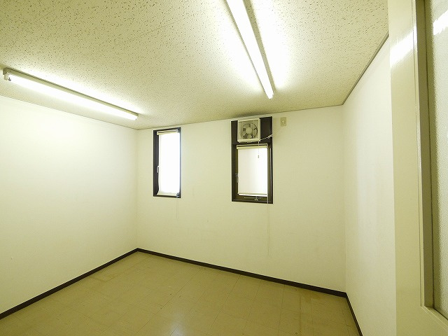 アルファ林小路の内装