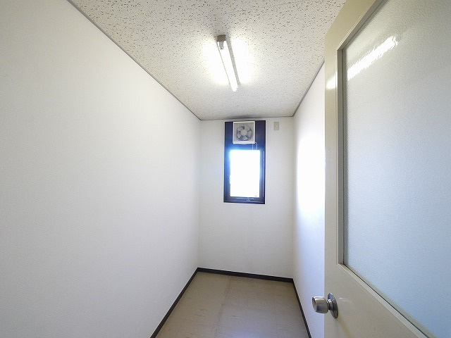 アルファ林小路の内装