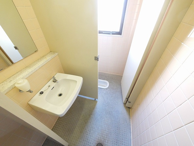 アルファ林小路の内装