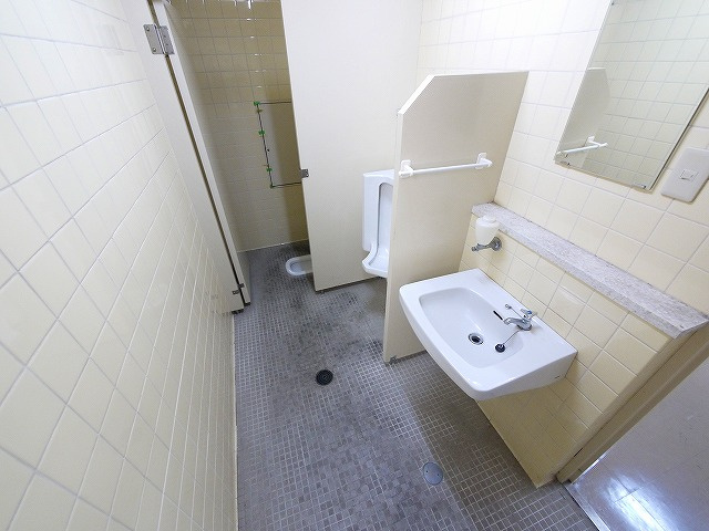 アルファ林小路の内装