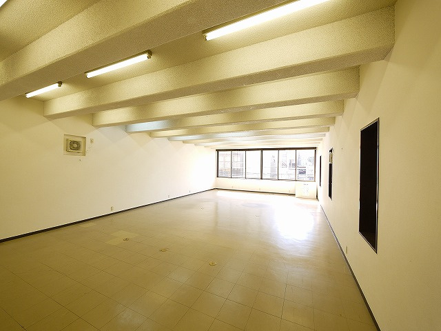 アルファ林小路の内装