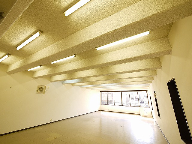 アルファ林小路の内装