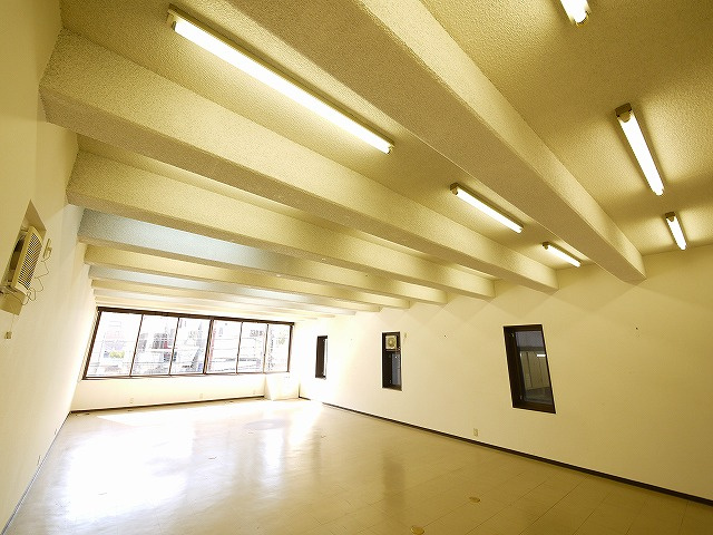 アルファ林小路の内装