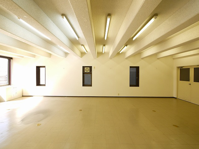 アルファ林小路の内装