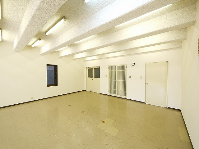 アルファ林小路の内装