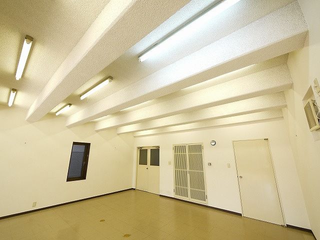 アルファ林小路の内装