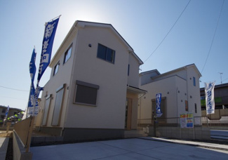 【外観】 | ３号棟　現地（2020年4月）撮影
堂々完成しました！
敷地面積186.64㎡（56.45坪）。
駐車2台可能です。