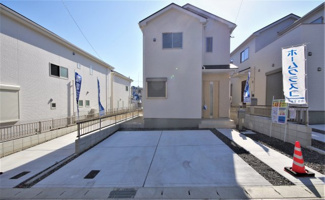 【外観】 | ３号棟　現地（2020年4月）撮影
堂々完成しました！
敷地面積186.64㎡（56.45坪）。
駐車2台可能です。