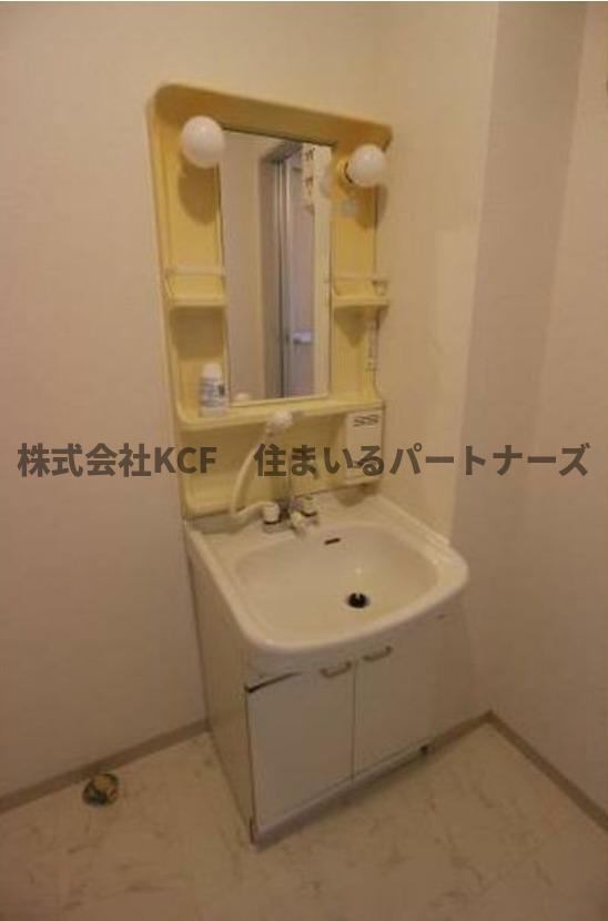 フロイント長門石の洗面所|明るい洗面所です