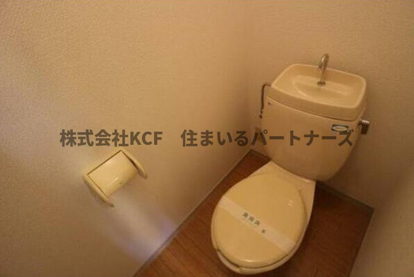 フロイント長門石のトイレ|落ち着いた色調のトイレです
