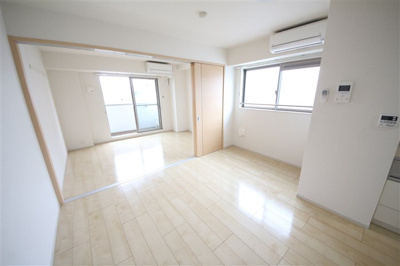 【居間・リビング】 | ラ　ヴィータ西梅田