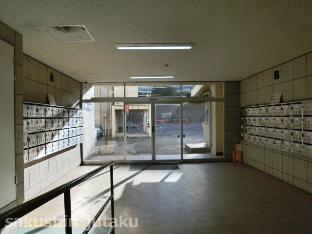 昭和コーポ谷津　Ａ棟のエントランス