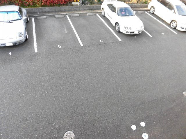 セレーナ福田の駐車場