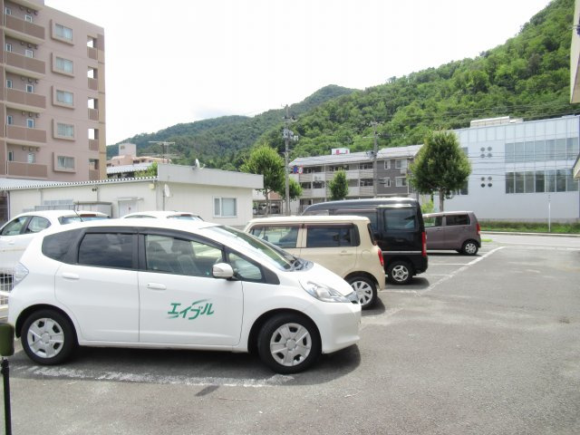 マルナカハイツの駐車場