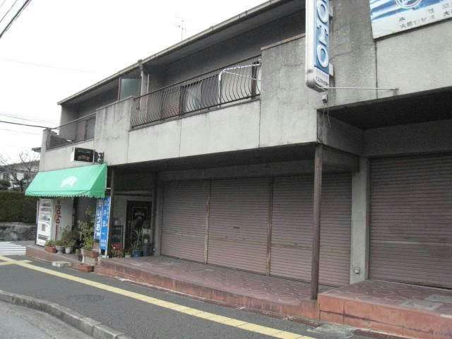 真弓店舗の外観