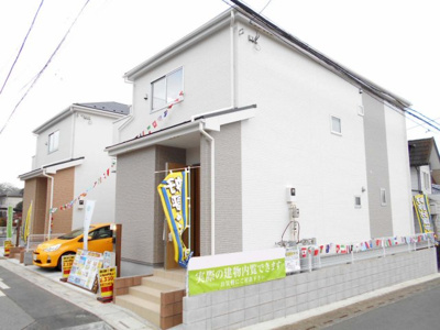 【外観】 | 新築　伊奈町　小室　全2棟　1号棟　角地 | おしゃれな外観です。・志久駅徒歩9分・駐車場２台・南向き・４LDKとｲﾝﾅｰﾊﾞﾙｺﾆｰ・小室小・伊奈中・角地・