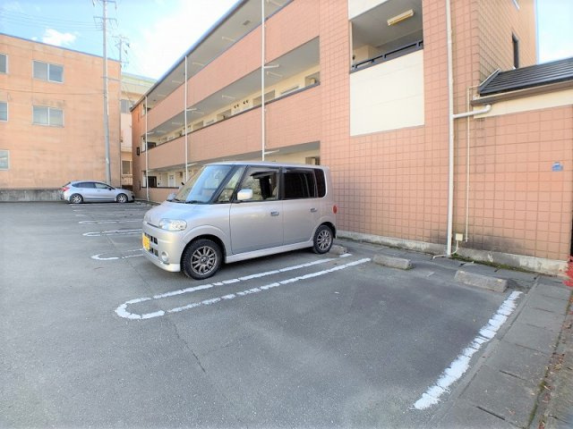 アンソレイエの駐車場