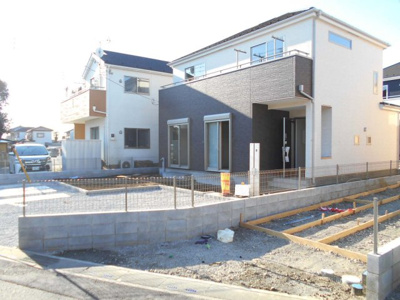 【外観】 | 新築　久喜市　菖蒲町菖蒲　全2棟　2号棟　62坪　らすと1棟 | 外観も気になるポイント。駅までバス便久喜白岡桶川・駐車場3台並列・南東向き・３LDK(間仕切り変更可能)・菖蒲小・菖蒲中・