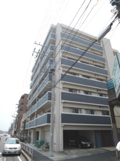 【外観】 | 横浜市営地下鉄ブルーライン「吉野町」駅徒歩16分又はバス10分「天神橋」停歩2分。
静かに暮らしたい方におすすめです。