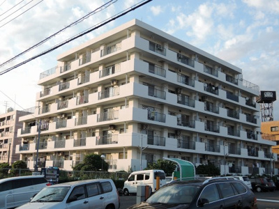【外観】 | 大倉山フラット | 東急東横線「大倉山」駅平坦徒歩10分、「菊名」駅徒歩12分
通勤時間の短縮でご家族と過ごす時間を増やす事が出来ます。