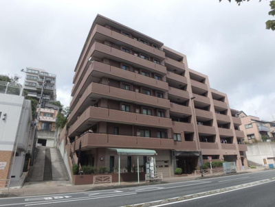 【外観】 | クレアコート磯子 | 独立性の高い洋室は子供部屋、書斎など多目的利用が可能です。
女性に人気！収納力の高いウォークインクローゼット付。