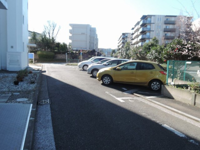 【駐車場】 | 汐見台団地2609棟(県公社磯子住宅) | 平置き駐車場