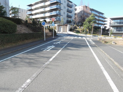 【周辺】 | 汐見台団地2609棟(県公社磯子住宅) | 前面道路