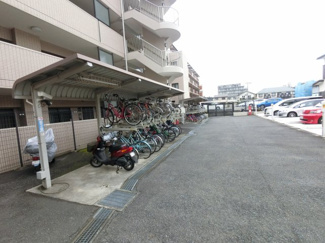【その他共用部分】 | 駐輪場です。
屋根付きで雨が降っても安心です。