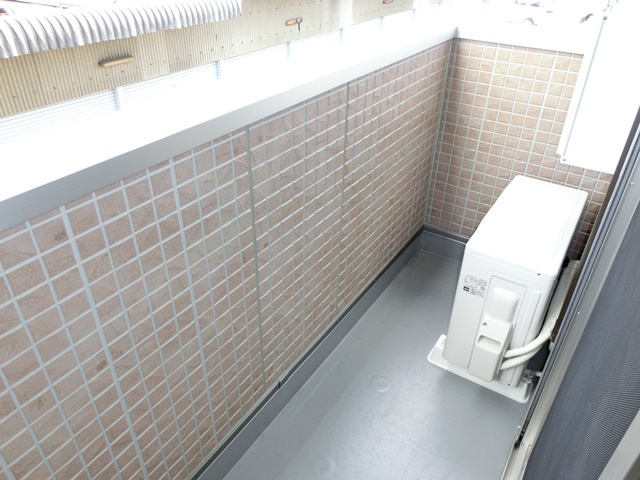 大阪市淀川区三国本町３丁目のアパートのバルコニー