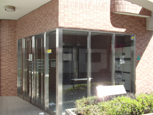 大阪市淀川区新高５丁目の賃貸マンションのエントランス