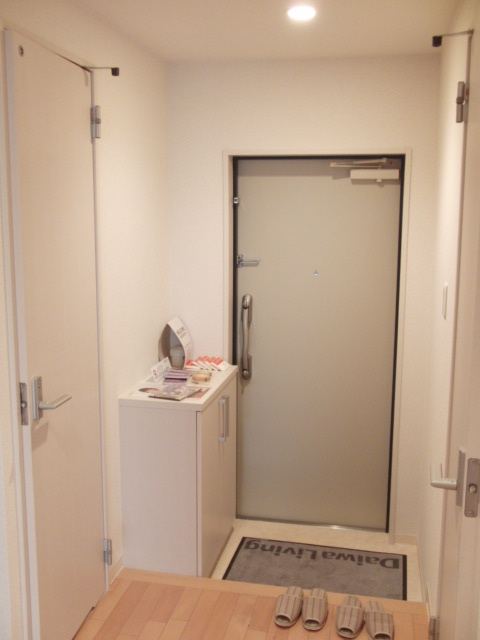 豊中市千成町３丁目の賃貸マンションの玄関