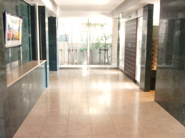 豊中市千成町３丁目の賃貸マンションのロビー