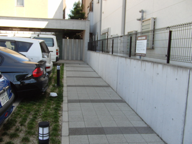 豊中市千成町３丁目の賃貸マンションの駐車場