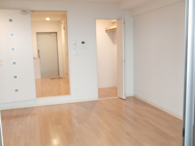 豊中市千成町３丁目の賃貸マンションの居間・リビング