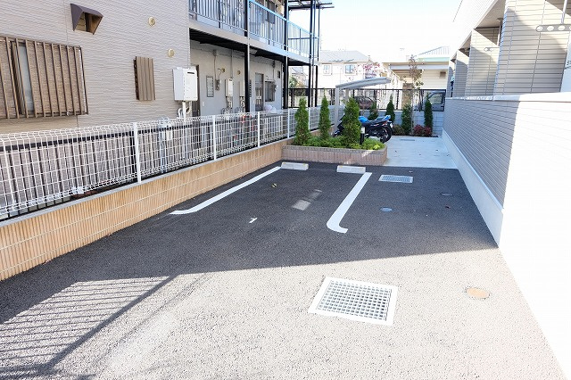 メープル昭島の駐車場