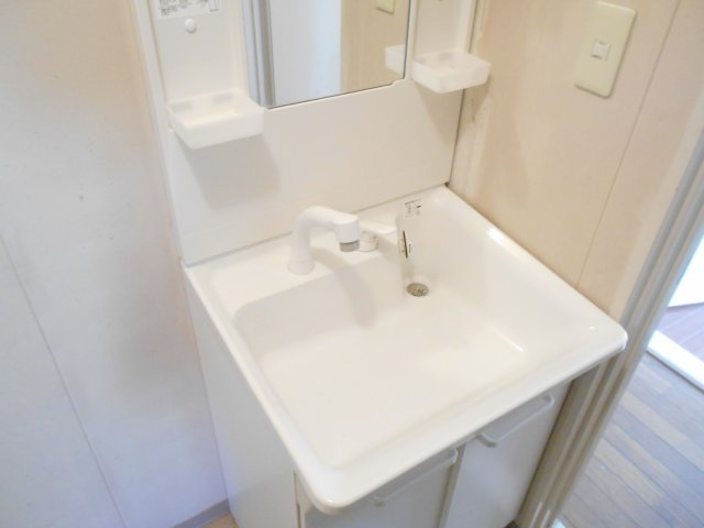 グランドパレスフローラルの独立洗面台