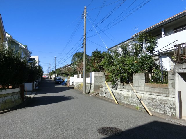 八千代市八千代台南２丁目　中古戸建　土地約５８坪・建物約３５坪の前面道路含む現地写真|南西側６ｍ公道面