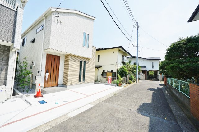 星川駅徒歩１０分！！３駅利用可能で通勤通学に便利♪３ＬＤＫ　桜ケ丘１丁目全２棟新築戸建ての前面道路含む現地写真