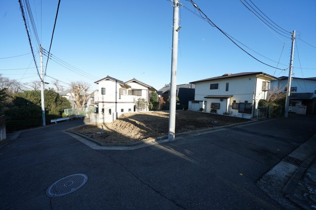 星川駅徒歩１０分！！３駅利用可能で通勤通学に便利♪カースペース２台♪　桜ケ丘１丁目全２棟新築戸建ての前面道路含む現地写真