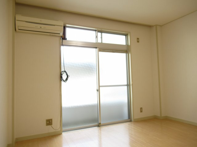 コーポ蜂屋の洋室