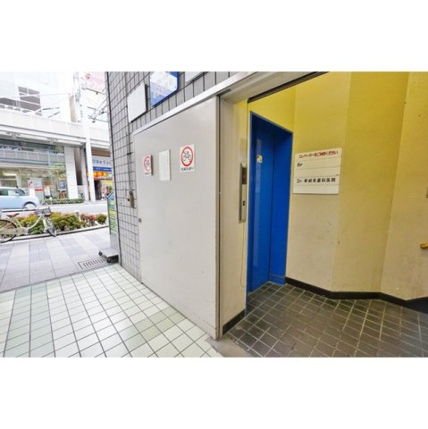 岐阜市神田町８丁目の店舗事務所のエントランス