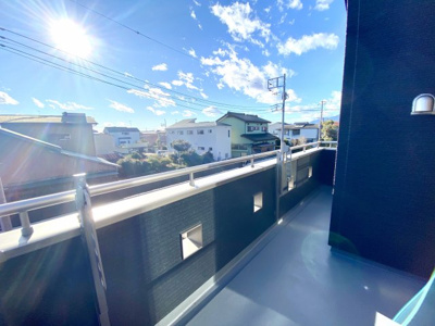 【展望】 | MLH宮原新築分譲　南道路　建物完成しました | ワイドタイプのバルコニーです。一気にお洗濯物や布団をまとめて干せます。