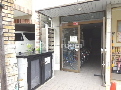 【エントランス】 | ハイムあこ | 落ち着いたエントランスです