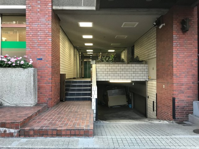 和倉ビルの玄関