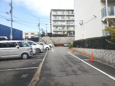 【駐車場】 | 小束山住宅 | 敷地内駐車場☆神戸市垂水区小束山　小束山住宅２号棟☆