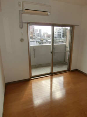 【内装】 | シャルム文の里 | 大きな窓のある明るいお部屋の内装です♬