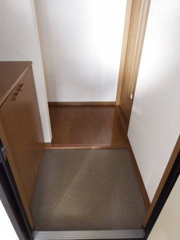 フレールアベニューの玄関