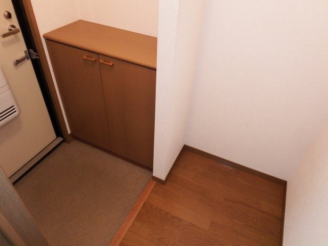 フレールアベニューの玄関