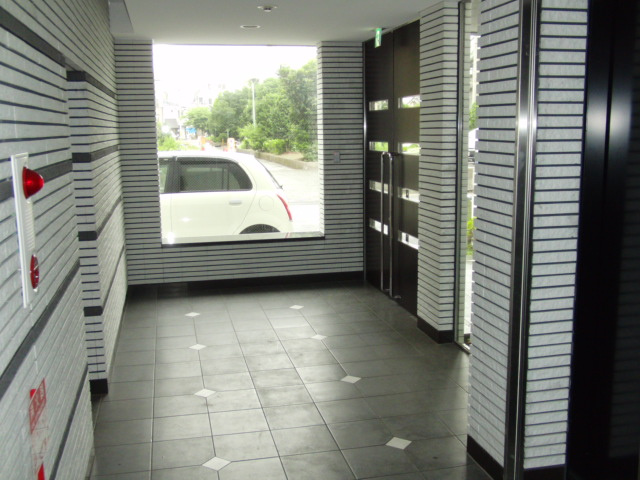 大阪市淀川区木川西３丁目の賃貸マンションのロビー